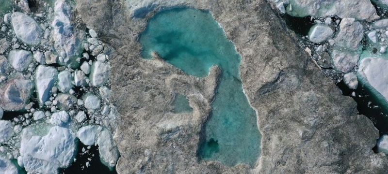 Ice melting into the ocean, photo