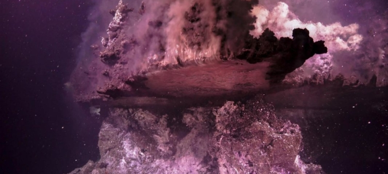 undersea photo of ocean vents