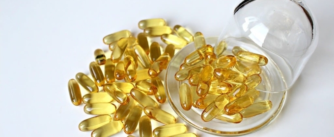 photo of yellow capsules and glass plate, with cover